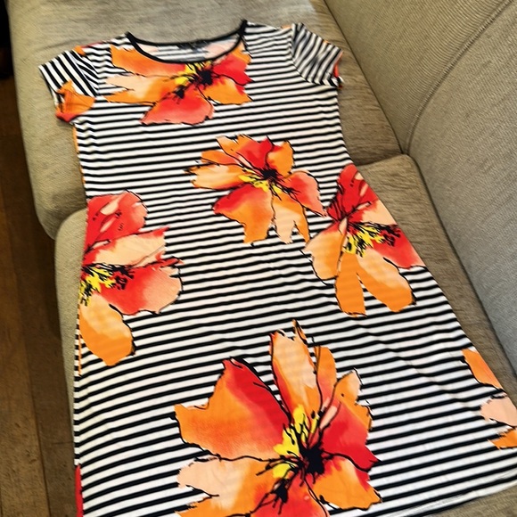 Tiana B Dress Printed Minidress bold floral and striped shirt sleeve lightweight - Picture 8 of 14